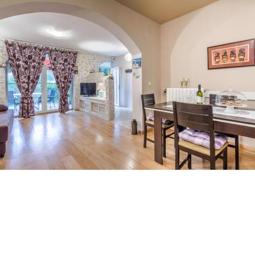 Apartment Jeger