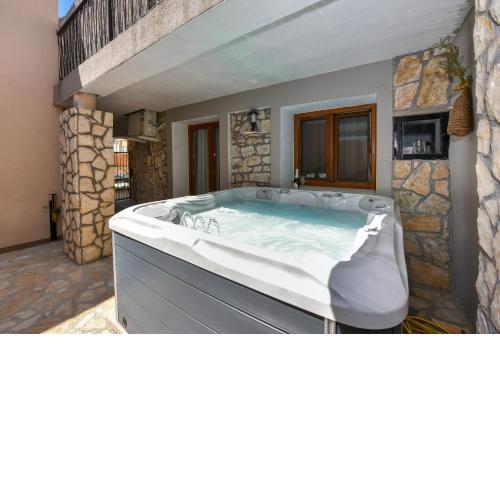 Apartment Loro with Jacuzzi