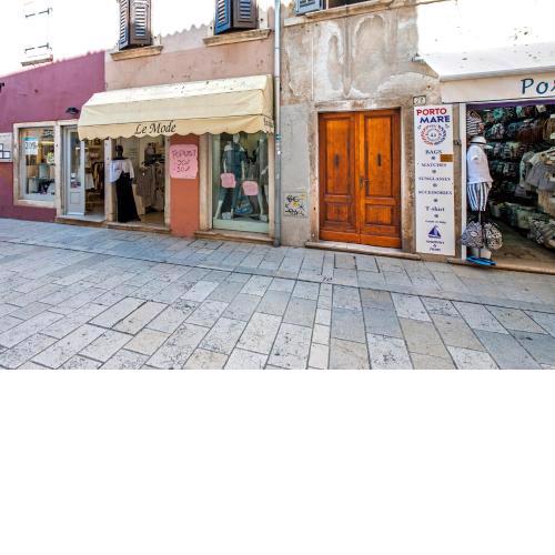 Apartment Main Street Carera