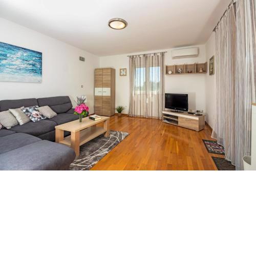 Apartment Mandalina House