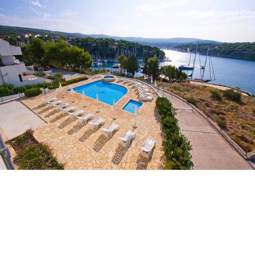 Apartment Milna - with Swimming Pool & Amazing Seaviews, above Bijaka Beach
