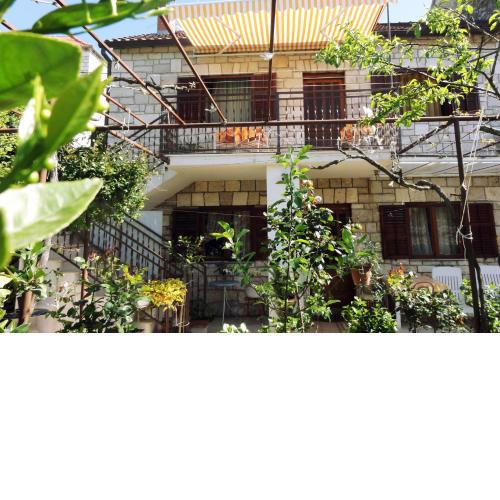 Apartment Milna 5242a