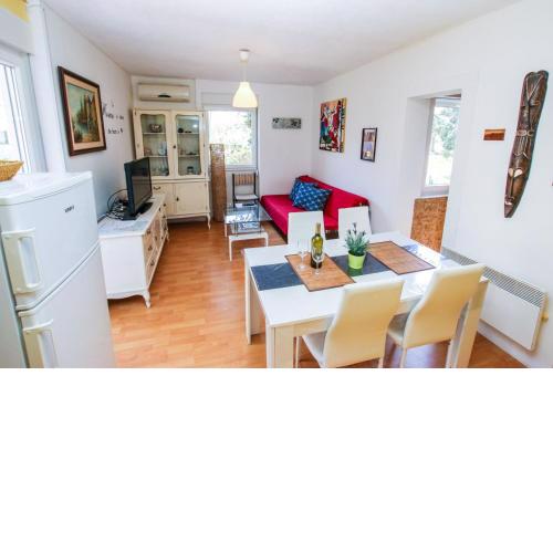 Apartment Nina - two bedroom with two balcony near the beach