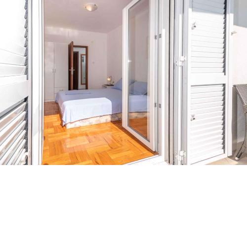 Apartment Okrug Gornji 8