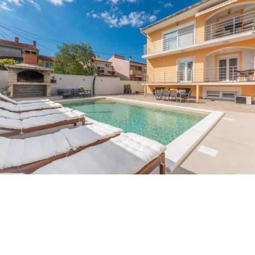 Apartment Pavla with pool