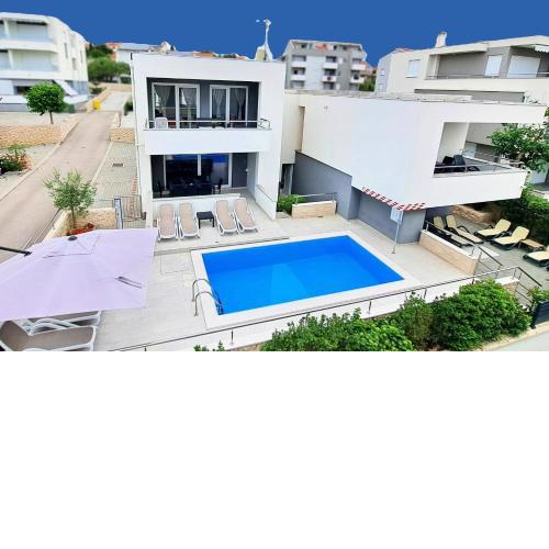 Apartment Villa Lumada with Pool