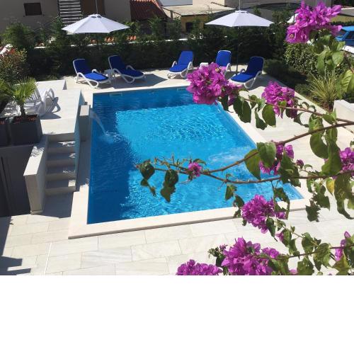 Apartment with heated pool, Villa Regina