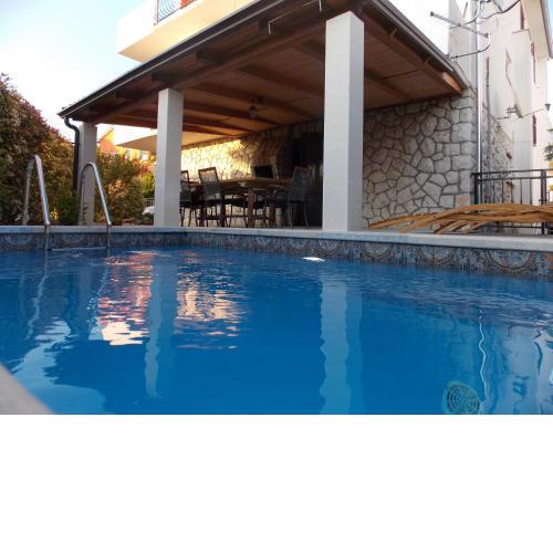 Apartment with private pool