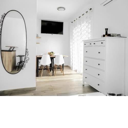 Apartment with terrace and free parking - Beach nearby