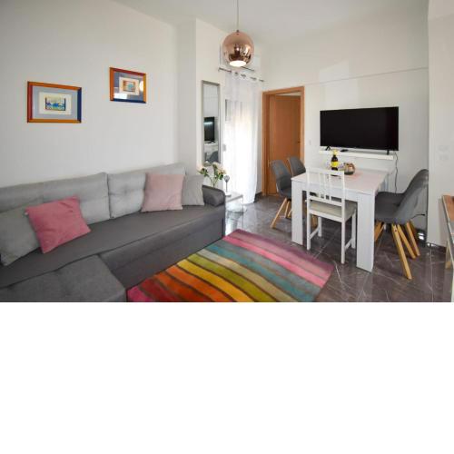 Apartment Yelena Rose West