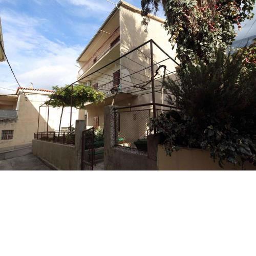 Apartments and Room Goran