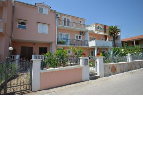 Apartments and Room Zinka