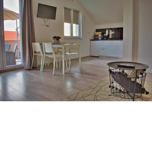 Apartments and Rooms B&B