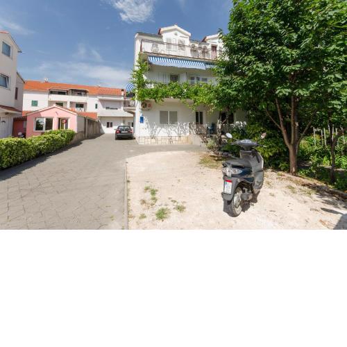 Apartments and Rooms Bepina