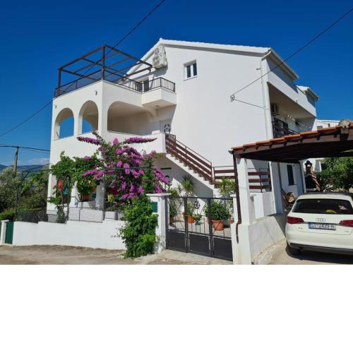Apartments by the sea Arbanija, Ciovo - 11321