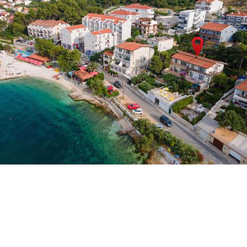Apartments by the sea Arbanija, Ciovo - 16117