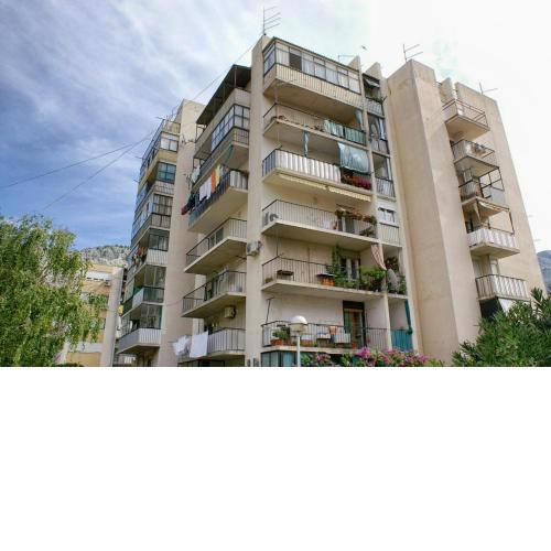 Apartments by the sea Omis - 2822