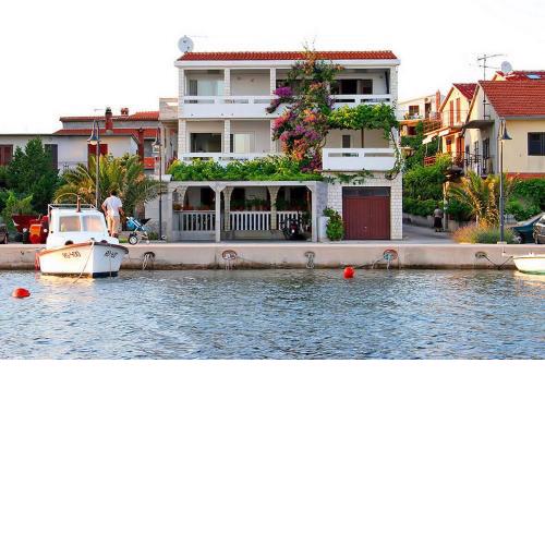 Apartments by the sea Rogoznica - 18746