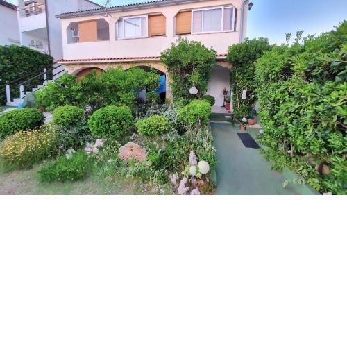 Apartments by the sea Stara Novalja, Pag - 13084