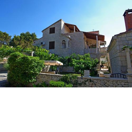 Apartments by the sea Sumartin, Brac - 12036