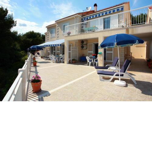 Apartments by the sea Sumartin, Brac - 2940