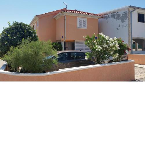 Apartments by the sea Vir - 18236