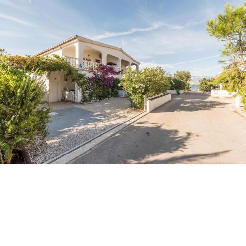 Apartments by the sea Vir - 18516