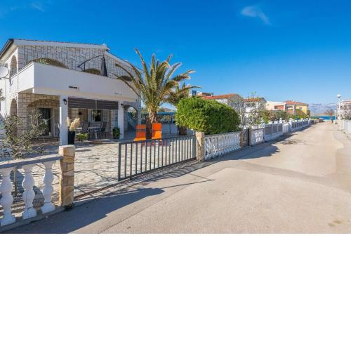 Apartments by the sea Vir - 18525