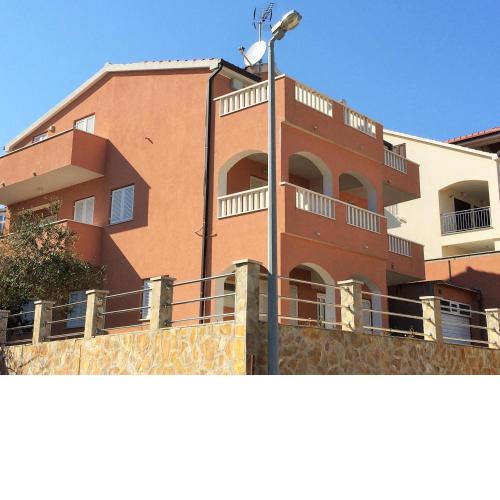 Apartments Crnjac
