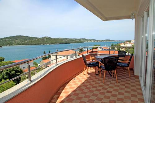 Apartments Hari Tisno