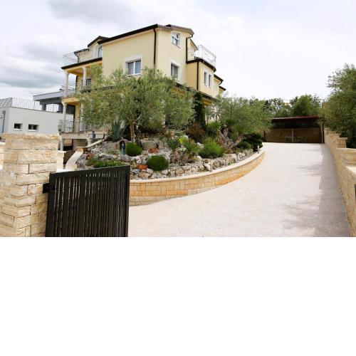 Apartments house Tomic for max 22 persons Maj Poreč