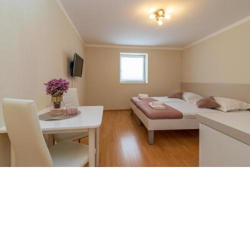 Apartments Leonarda