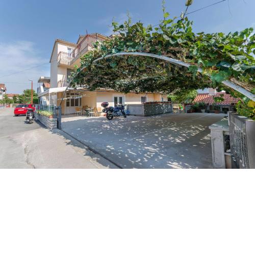 Apartments Mira I