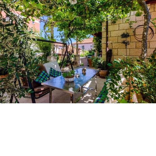 Apartments & Room Frane