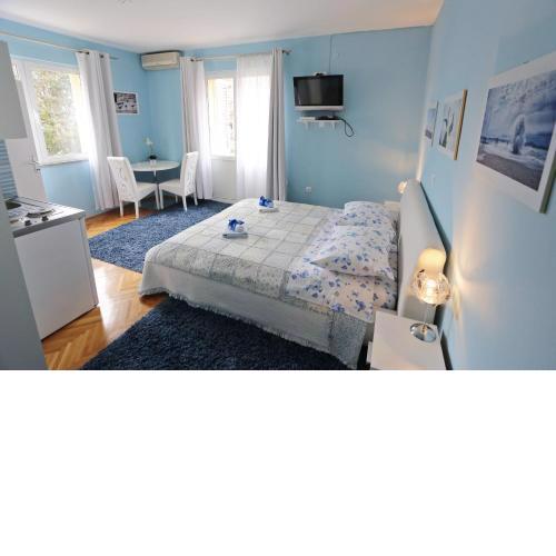 Apartments & Rooms Andrea