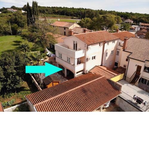 Apartments Sain with garden terrace near the beach