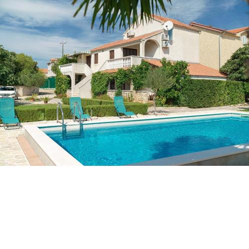 Apartments Vesna with pool