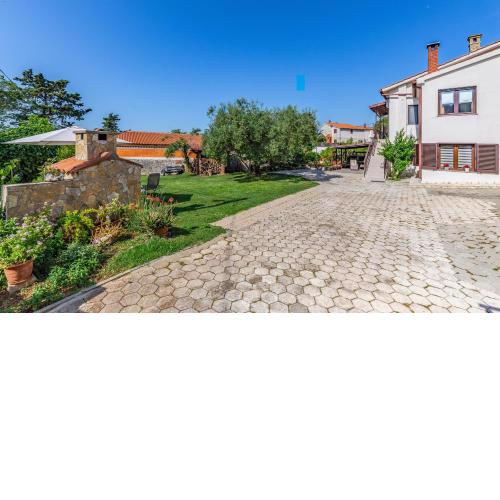 Apartments with a parking space Banjole, Pula - 7036
