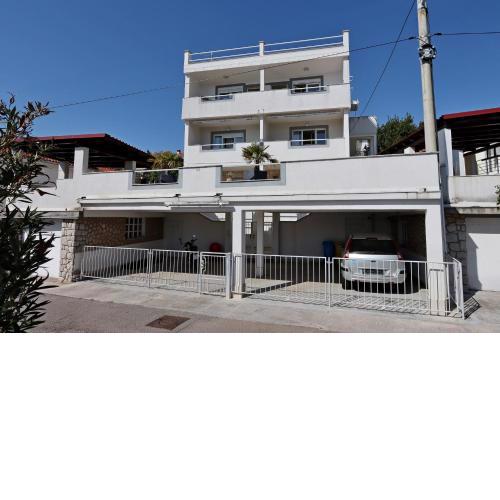 Apartments with a parking space Crikvenica - 12592