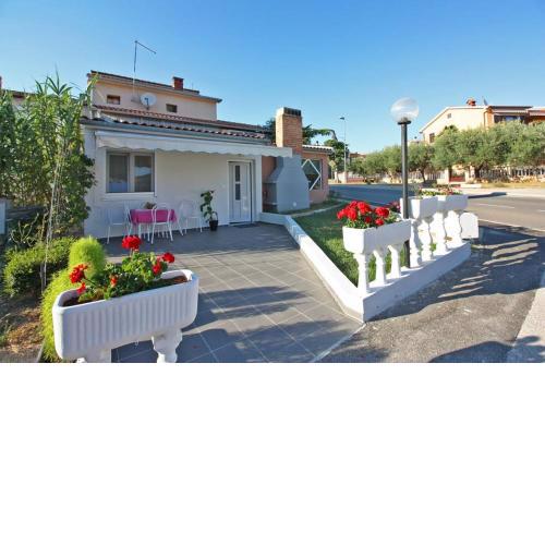 Apartments with a parking space Fazana - 16808