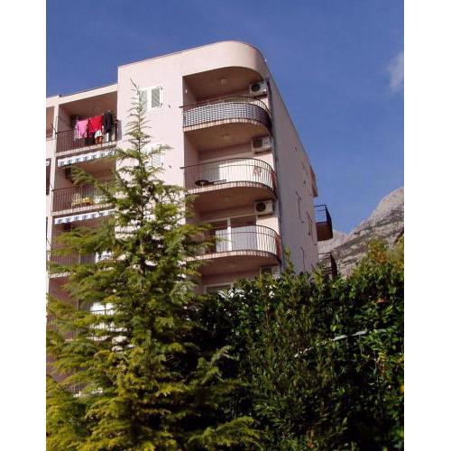 Apartments with a parking space Makarska - 19756