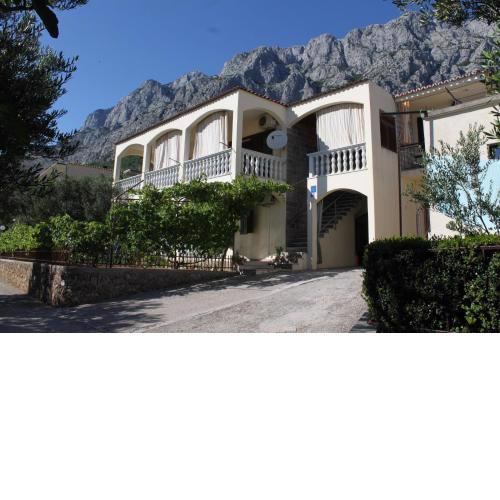 Apartments with a parking space Makarska - 6792