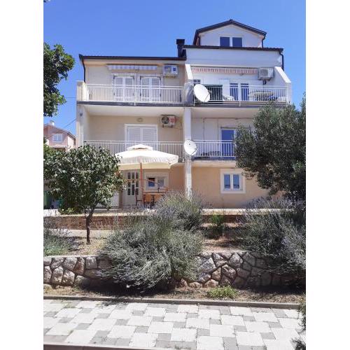 Apartments with a parking space Novi Vinodolski - 15412