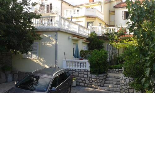 Apartments with a parking space Novi Vinodolski - 17108
