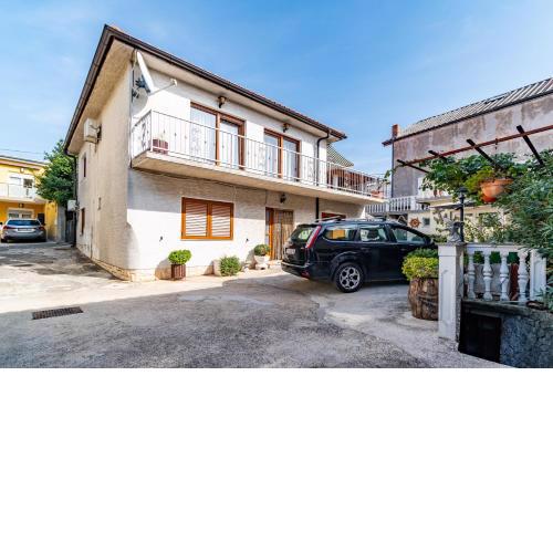 Apartments with a parking space Novi Vinodolski - 2417