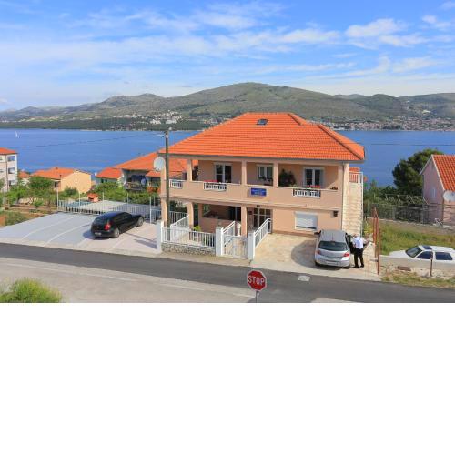 Apartments with a parking space Okrug Donji, Ciovo - 18796