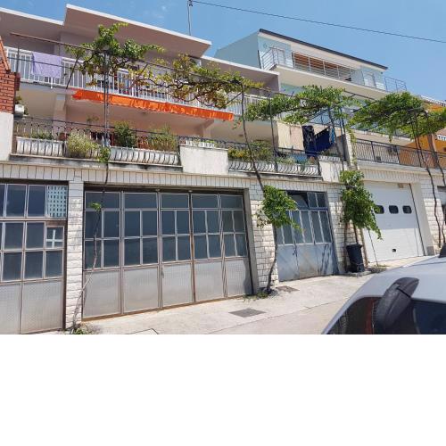 Apartments with a parking space Omis - 13785