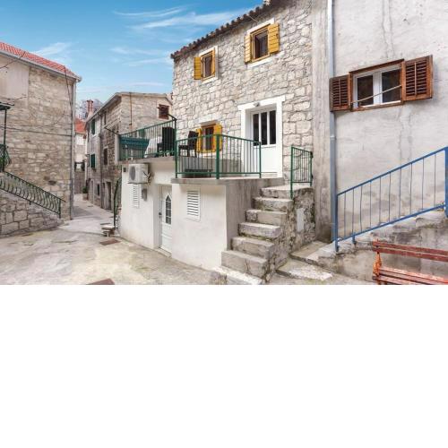 Apartments with a parking space Omis - 16185