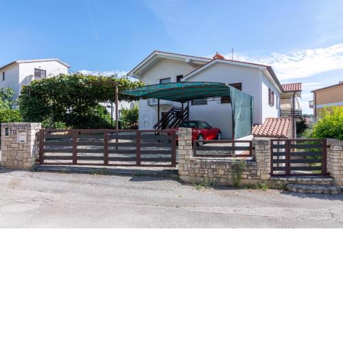 Apartments with a parking space Pjescana Uvala, Pula - 7349