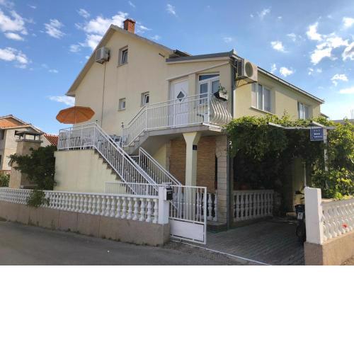 Apartments with a parking space Rastici, Ciovo - 17276